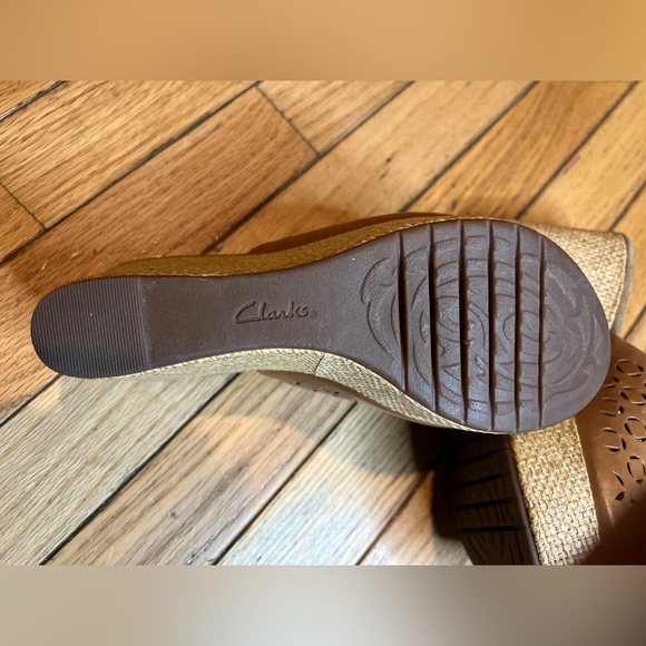 Clarks Caslynn Dylan leather wedge sandal Brown Women’s 7 Office Casual - Picture 6 of 7